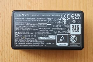 Cargador Sony BC-TRW 
Para baterías Sony NP-FW50 