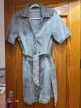 Vestido vaquero gris Stradivarius