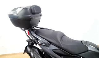 Baúl GIVI Tmax 560 (20-21) + USB+ Quad Lock 
