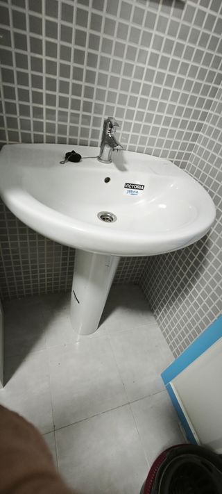 2 Lavabos Roca Victoria - venta en persona