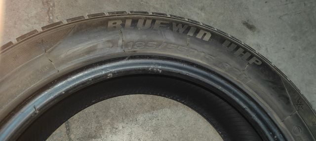 Se vende lote de goma de la marca superia bluewin.