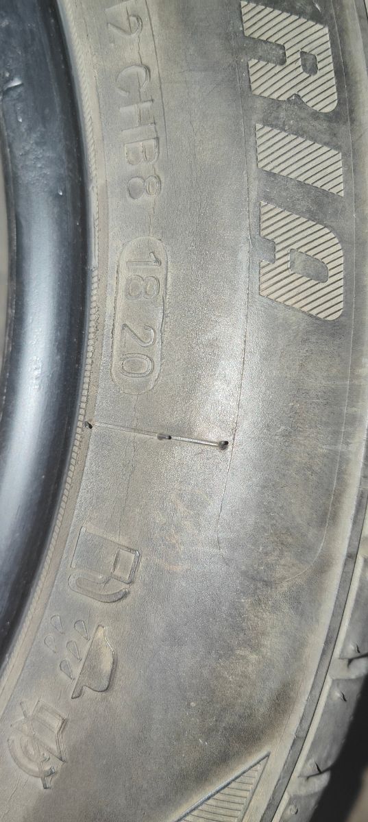 Se vende lote de goma de la marca superia bluewin.