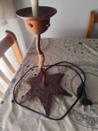 Lampara mimbre marrón - Mesita