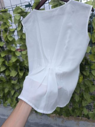 Blusa blanca elegante (color crema o blanco roto)