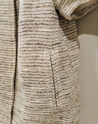 Chaqueta Mango tweed blanca talla S