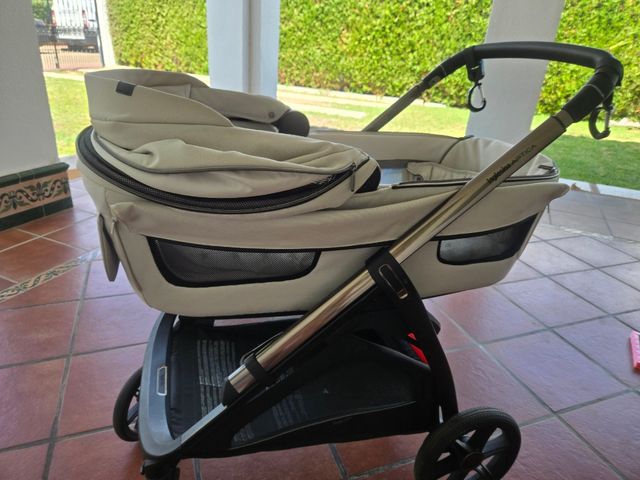 Senza telaio. Culla Inglesina Aptica XT con materasso Welcome pad. Capazo e gambe