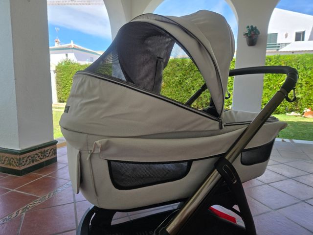 Senza telaio. Culla Inglesina Aptica XT con materasso Welcome pad. Capazo e gambe