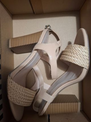 Sandalias tacón beige New Look