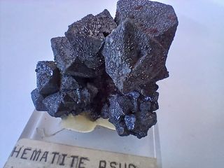 Hematita pseudo-magnetita, cristales
