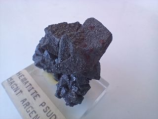 Hematita pseudo-magnetita, cristales