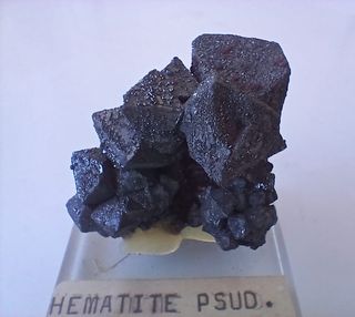Hematita pseudo-magnetita, cristales