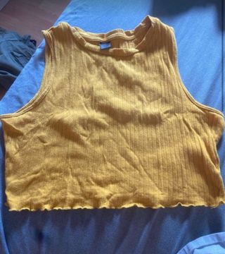 Top Shein mostaza, talla M