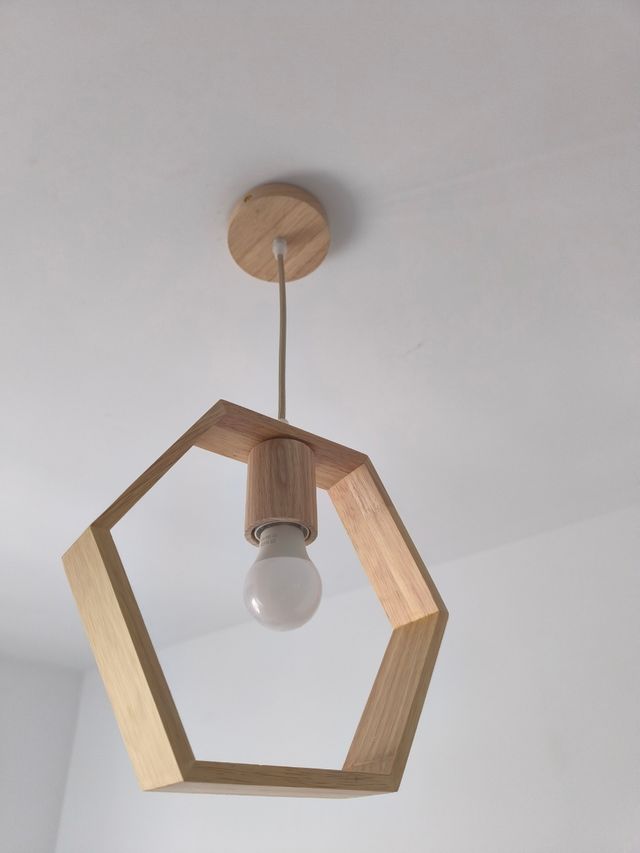 Lámpara madera hexagonal