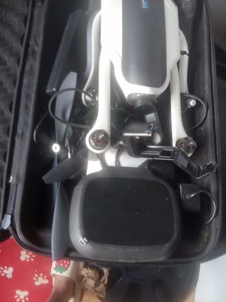 Dron blanco con mando a distancia mochila mando ..