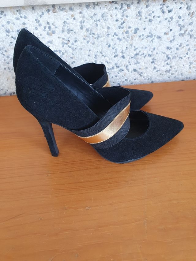 Tacones Fornarina negros y dorados