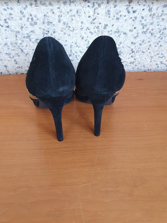 Tacones Fornarina negros y dorados