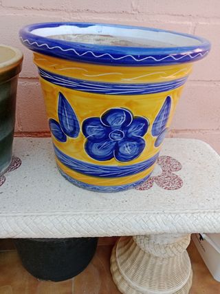 Due vasi da fiori in ceramica blu-gialla