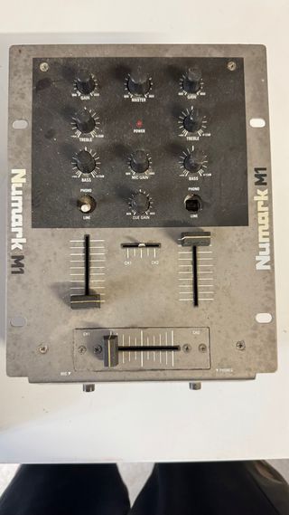 Numark M1 - Mesa mezclas 2 canales