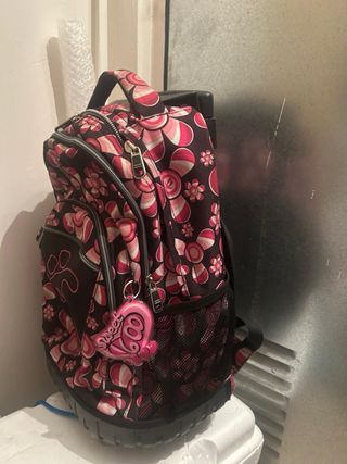 Mochila escolar con ruedas rosa y negra