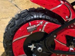 Moto eléctrica Spiderman infantil,
con casco igual