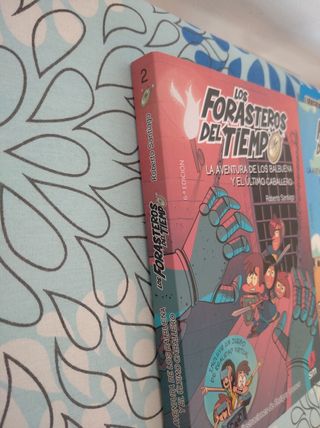 Libro infantil , los forasteros del tiempo.