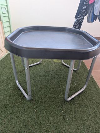 Mesa Tuff Tray mini con patas