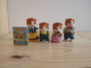 Familia sylvanian families gatos maple con librito