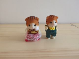 Familia sylvanian families gatos maple con librito