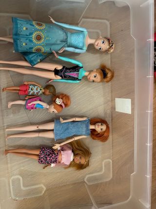 Muñecas Disney y Barbie
