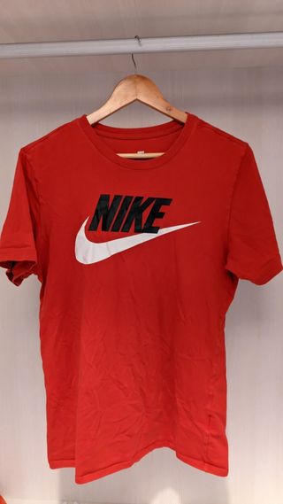 Camiseta Nike roja