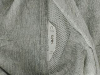 Sudadera gris Mango. 48 cm ancho y 56 cm largo