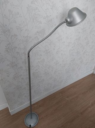 Lámpara pie metalica gris plata
