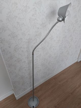 Lámpara pie metalica gris plata