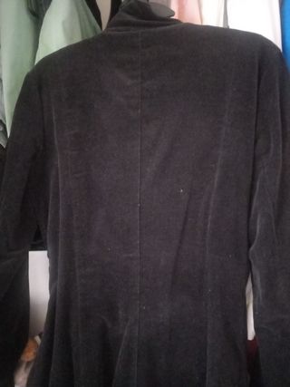 Abrigo Desigual negro y rojo