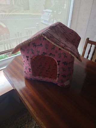 Casita para gato rosa