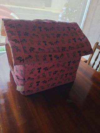 Casita para gato rosa