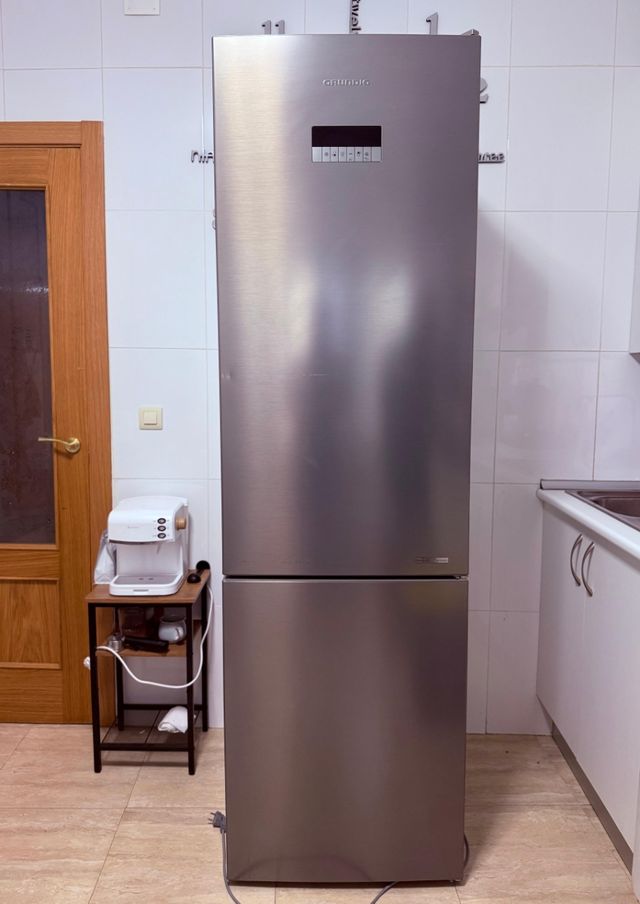 Nevera Grundig, acero inoxidable