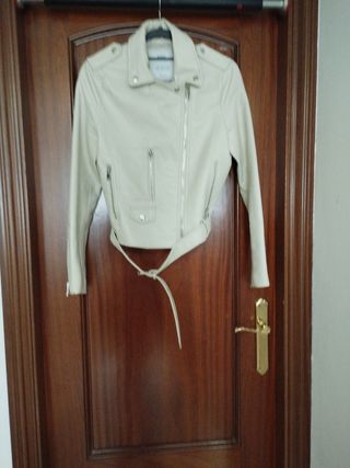 Cazadora polipiel beige