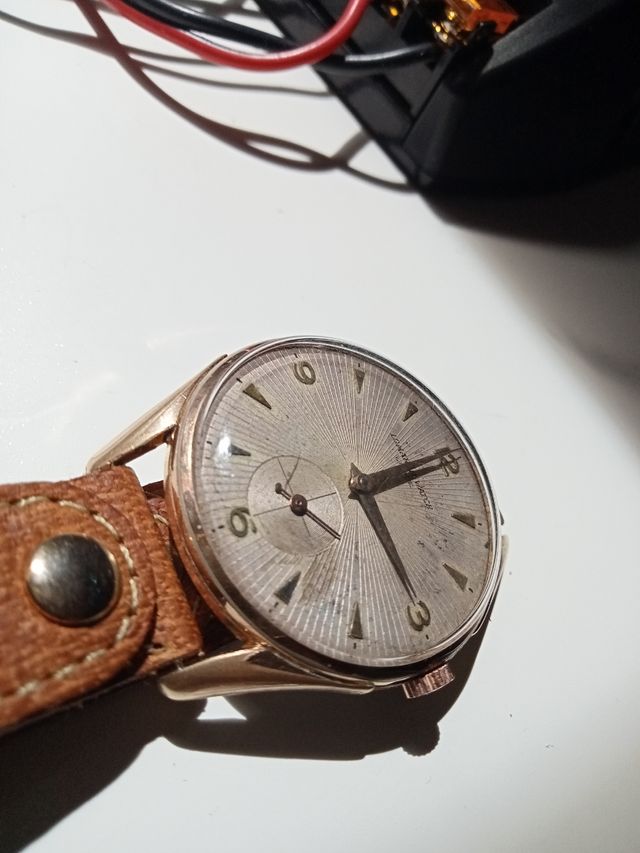 Reloj de cuerda con 60 años funciona perfectamente