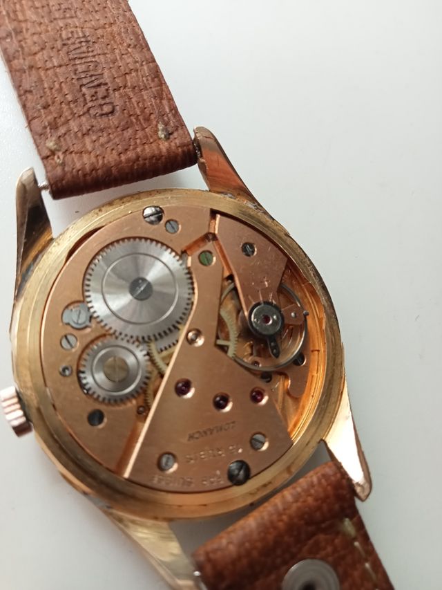 Reloj de cuerda con 60 años funciona perfectamente