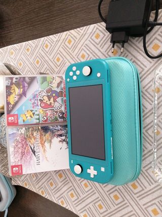 Nintendo Switch Lite Blue + 2 giochi (160€)
