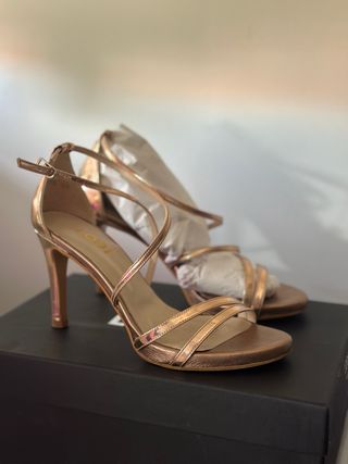 Tacones rosados brillo | Marca LODI