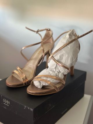 Tacones rosados brillo | Marca LODI