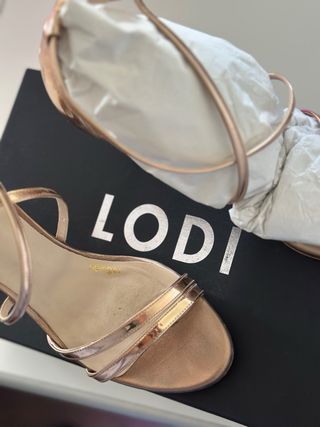 Tacones rosados brillo | Marca LODI