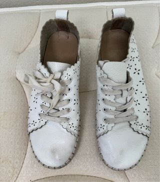 Zapatillas blancas mujer- The Happy Monk 