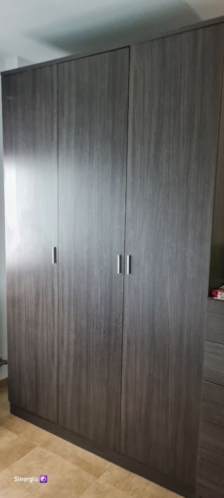 Armario 3 puertas - Gris oscuro
Hay que desmontar.