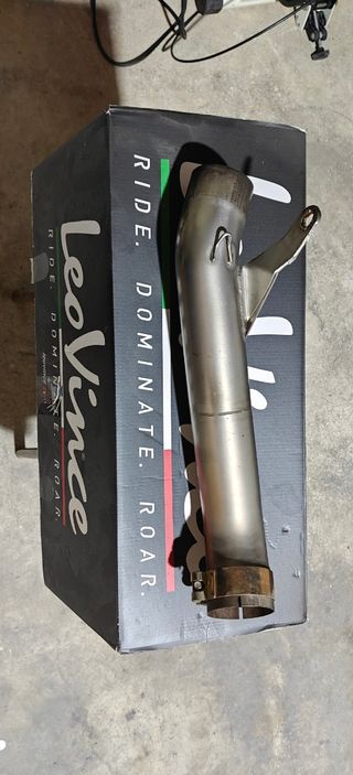 Colector conexion escape RSV4 LeoVince 