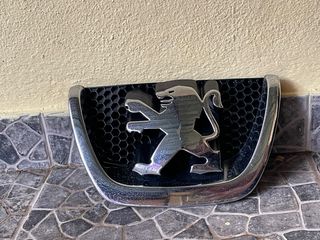 Emblema frontal Peugeot 207