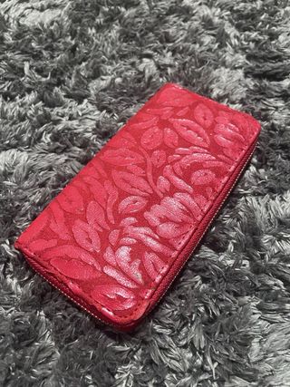 Cartera roja estampada