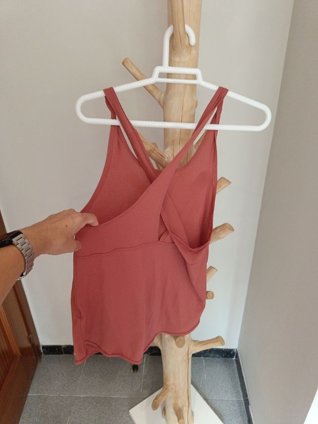 Top NIKE rojo deportivo